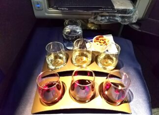 Airline Wine Wars: United встановлює стандарт як Delta та American Step Up Champagne Competition