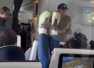 Загострена суперечка між пасажирами щодо відхилення місця на рейсі Qatar Airways