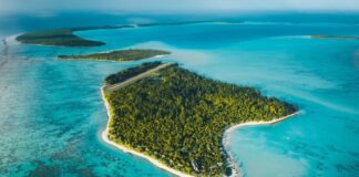 Luksus, ochrona środowiska i ekonomia ginącego atolu
