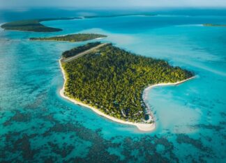 Розкіш, охорона природи та економіка зникаючого атолу