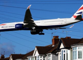 Тепер для поїздок до Великобританії потрібен платний цифровий дозвіл для багатьох відвідувачів