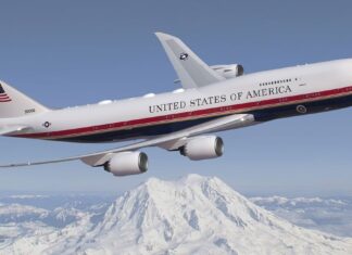 Трамп перефарбує Air Force One у “патріотичний” золотий колір