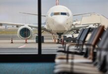 I prezzi dei voli salgono mentre i costi del carburante aumentano in mezzo alle tensioni geopolitiche