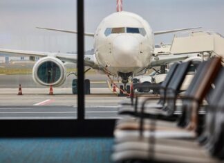 Ціни на авіаквитки злітають на тлі зростання вартості палива в умовах геополітичної напруженості