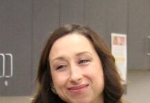 Кандидат від Міннесоти Каела Берг: Бортпровідниця, Активістка та Надія на Конгрес