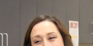 Кандидат від Міннесоти Каела Берг: Бортпровідниця, Активістка та Надія на Конгрес