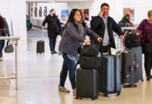 Зимовий Шторм і Хаос: Тисячі Мандрівників Застрягли через продовження Збоїв в Авіарейсах