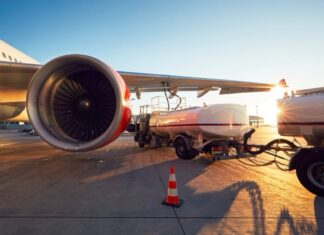 Ціни на нафту перевищили $100: Вплив на подорожі та авіакомпанії