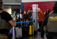 Агенти ICE Розгорнуті в Аеропортах США на тлі Нестачі Співробітників TSA