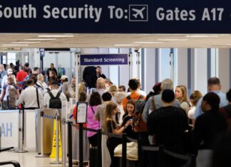 Зарплати співробітників TSA відновлено на тлі хаосу в аеропортах, насувається кадрова криза