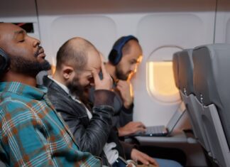 United Airlines Забороняє Гучний Звук, Встановлюючи Новий Стандарт Авіаційної Етики