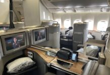 Il direttore di Vogue declassa il volo di prima classe a causa del servizio scadente