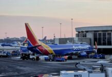 Оновлення в Авіаційній Галузі: Звільнення, Збори та Політичні Помилки