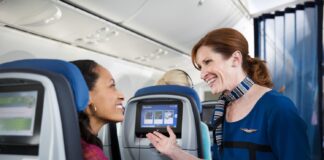 Бортпровідники United Закріпили Ведучу в Галузі Оплату в Новому Колективному Договорі, Але Спільний Розподіл Прибутки та Графіки Залишаються Предметом Спорів