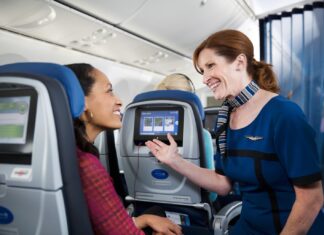 Бортпровідники United Закріпили Ведучу в Галузі Оплату в Новому Колективному Договорі, Але Спільний Розподіл Прибутки та Графіки Залишаються Предметом Спорів