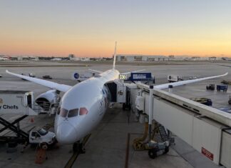 Провальне бачення: чому United Airlines прагнула злиття з American
