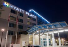 Готелі йдуть, сервери приходять: чому змінюється LAX
