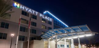 Готелі йдуть, сервери приходять: чому змінюється LAX