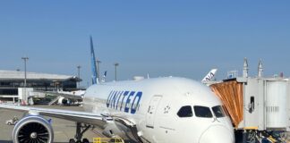 Новий 787 United: ремонт Boeing виявився марним