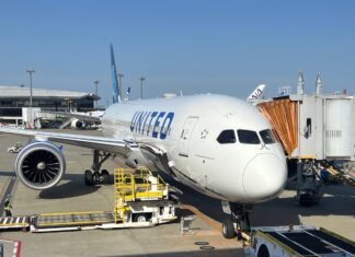 Новый 787 United: ремонт Boeing оказался бесполезным