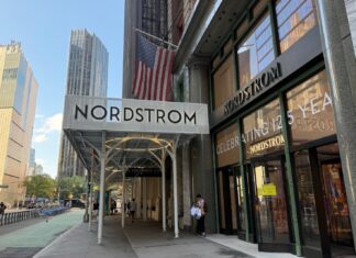 Досить гнатися за статусом. Просто шопіте у Nordstrom