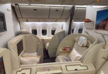 Огляд першого класу Air India на Boeing 777: Застарілий салон, але дивовижний комфорт