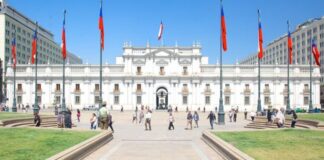 Маршрут Сантьяго: Обов’язкова перша зупинка — Palacio de La Moneda