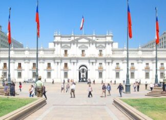 Маршрут Сантьяго: Обов’язкова перша зупинка — Palacio de La Moneda